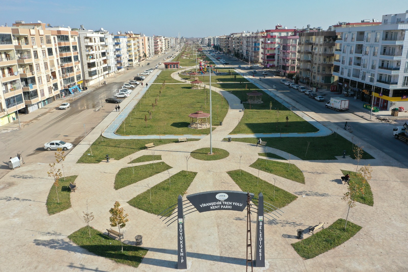 BÜYÜKŞEHİR İLE VİRANŞEHİR HALKI MODERN BİR PARKA KAVUŞTU