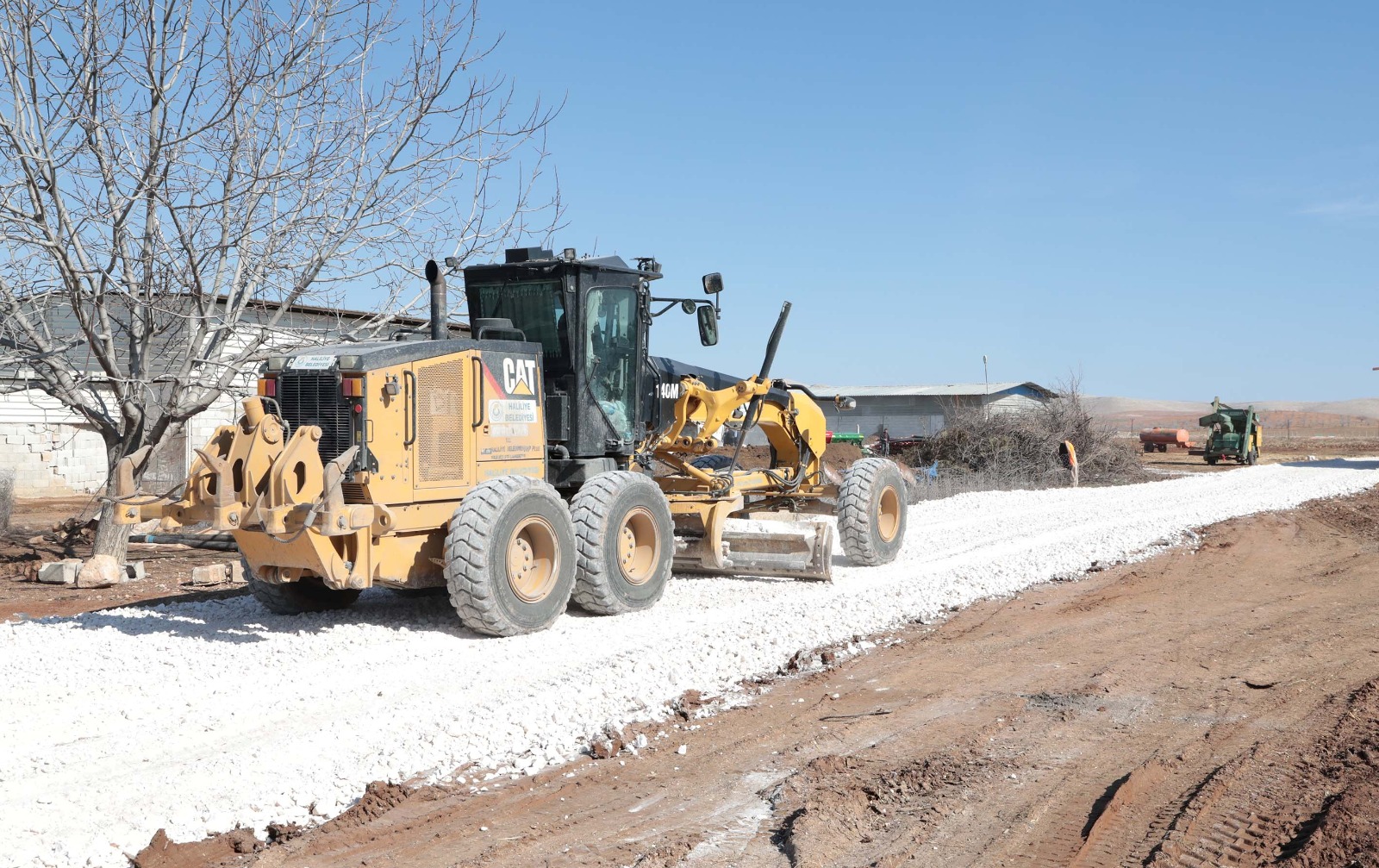 HALİLİYE’DE 3 KIRSAL MAHALLEDE HUMMALI YOL ÇALIŞMASI