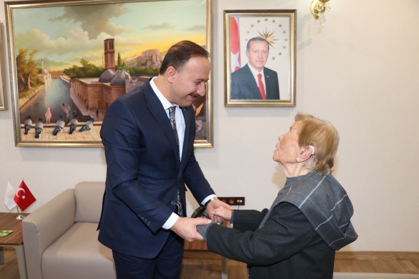 Vali Erin’den Münibe Anne’ye Özel İlgi