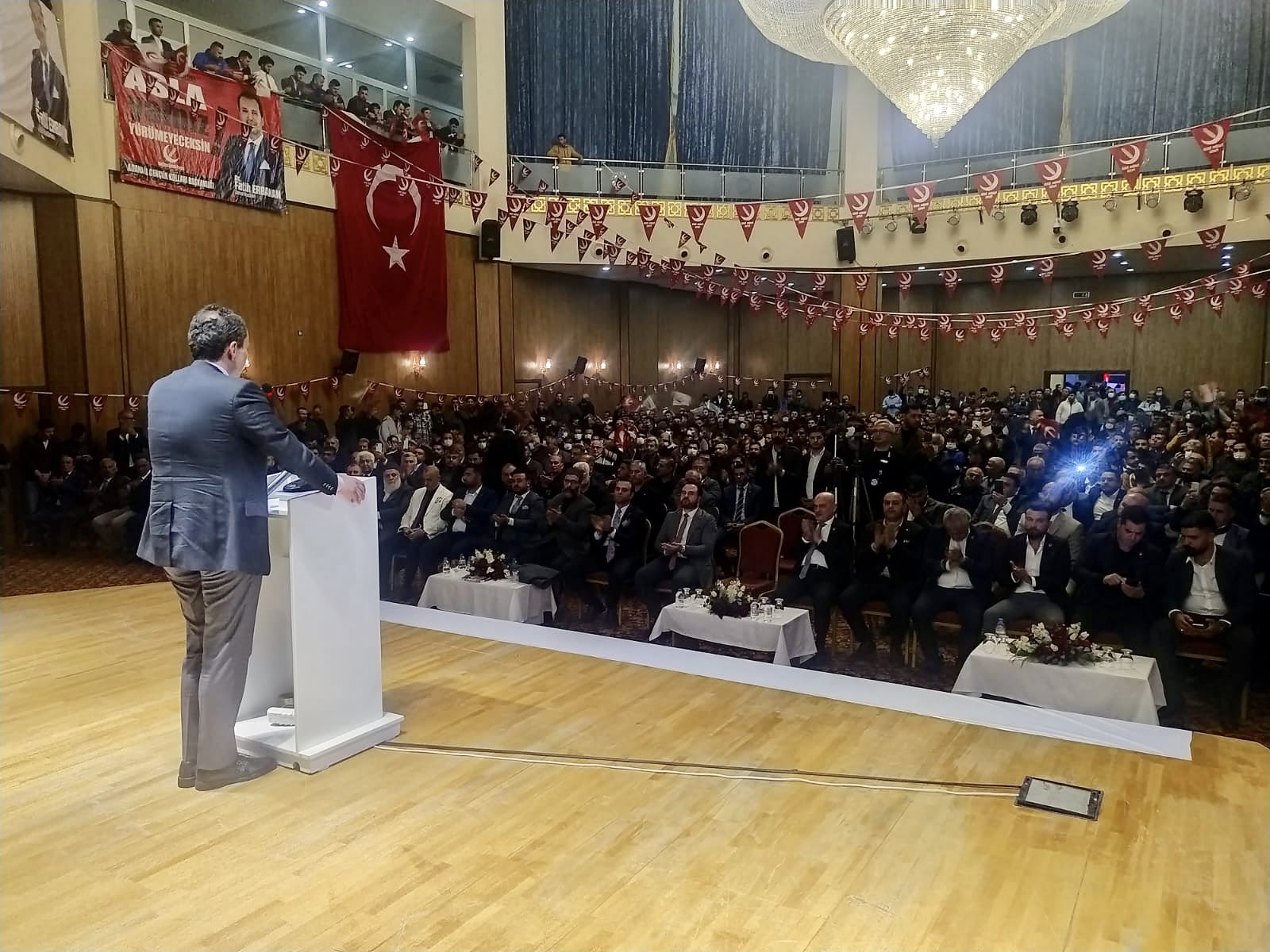 DR.FATİH ERBAKAN YÜREGİRDE SEVGİYLE KARŞILANDI.