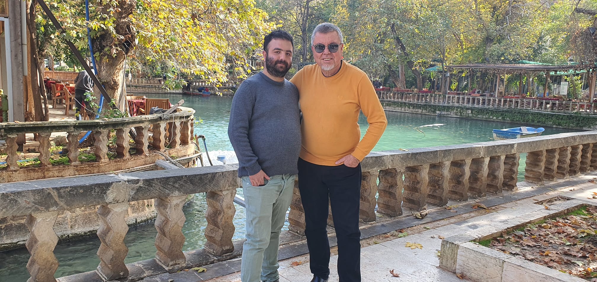 Hababam sınıfı oyuncularından Ergun Sözen’in Jesti.