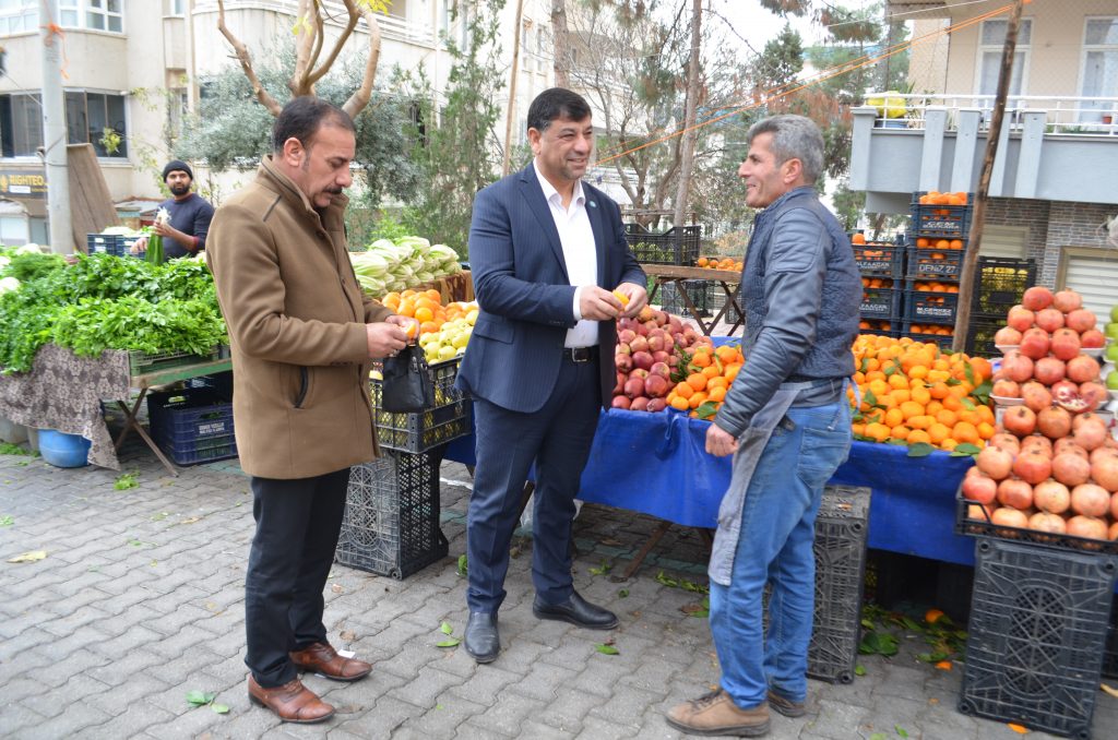 Başkan Halil Aslan Pazar Esnafını Ziyaret etti