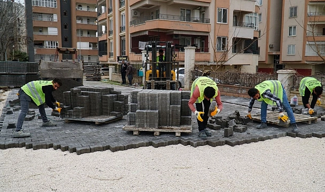 Sırrın Mahallesi’nde kilitli parke taşı döşeme çalışmaları devam ediyor
