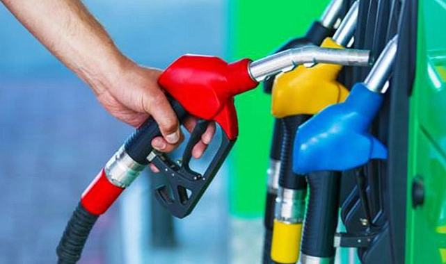 Benzin ve motorine zam! Pompaya da yansıdı!