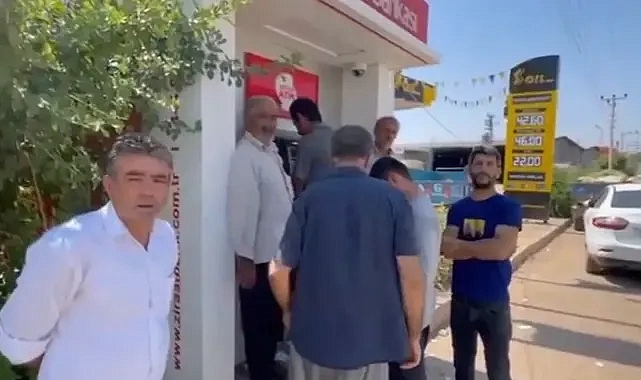 İşkence sırası gibi! Urfa’da 20 mahalle tek ATM’yi kullanıyor!