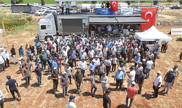 Şanlıurfa Traktör tarla gününde çiftçilerle buluştu