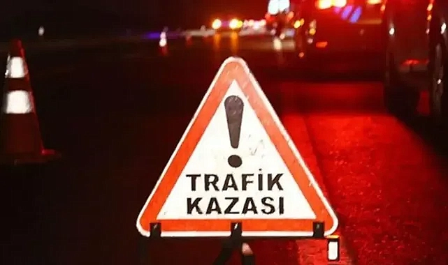 Urfa’da otomobil, fıstık yüklü traktöre çarptı!