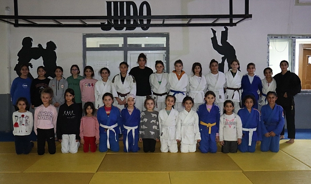 Şanlıurfa Büyükşehir Belediyesi, Kız Çocuklarına Sporla Gelecek Hazırlıyor