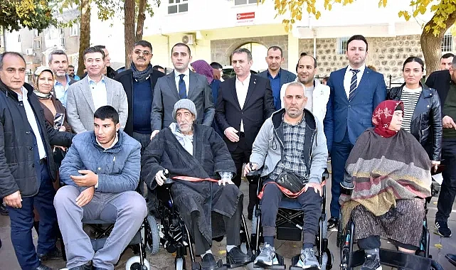 Siverek’te özel gereksinimli vatandaşlara akülü tekerlekli sandalye desteği