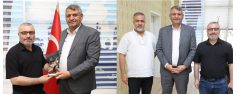 “Yılın En İyi İlçe Belediye Başkanı” Ödülü Başkan Abdülhakim Ayhan’a Takdim Edildi