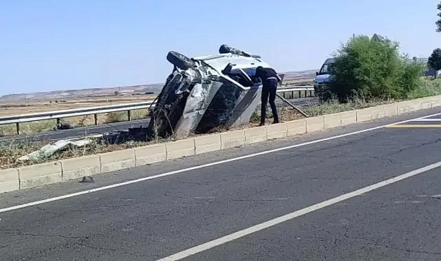 Urfa’da aşırı rüzgar nedeniyle otomobil devrildi!