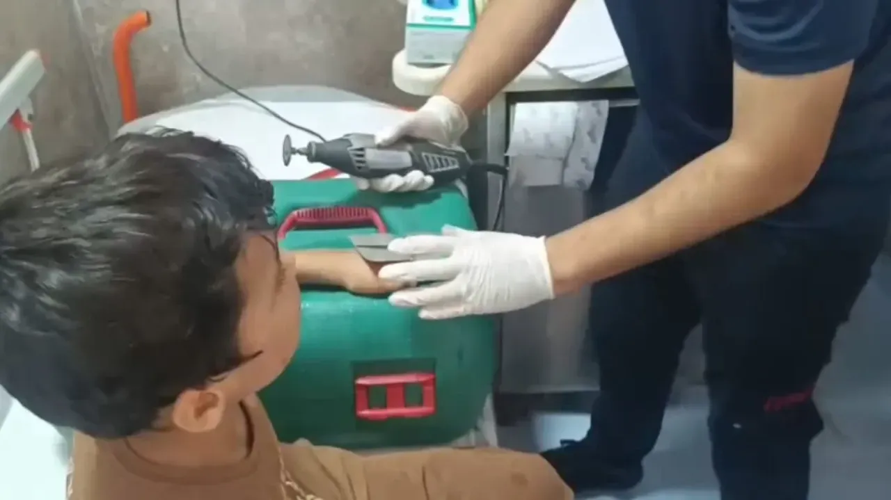 Şanlıurfa’da Parmağına Rondela Sıkışan Gencin İmdadına İtfaiye Yetişti