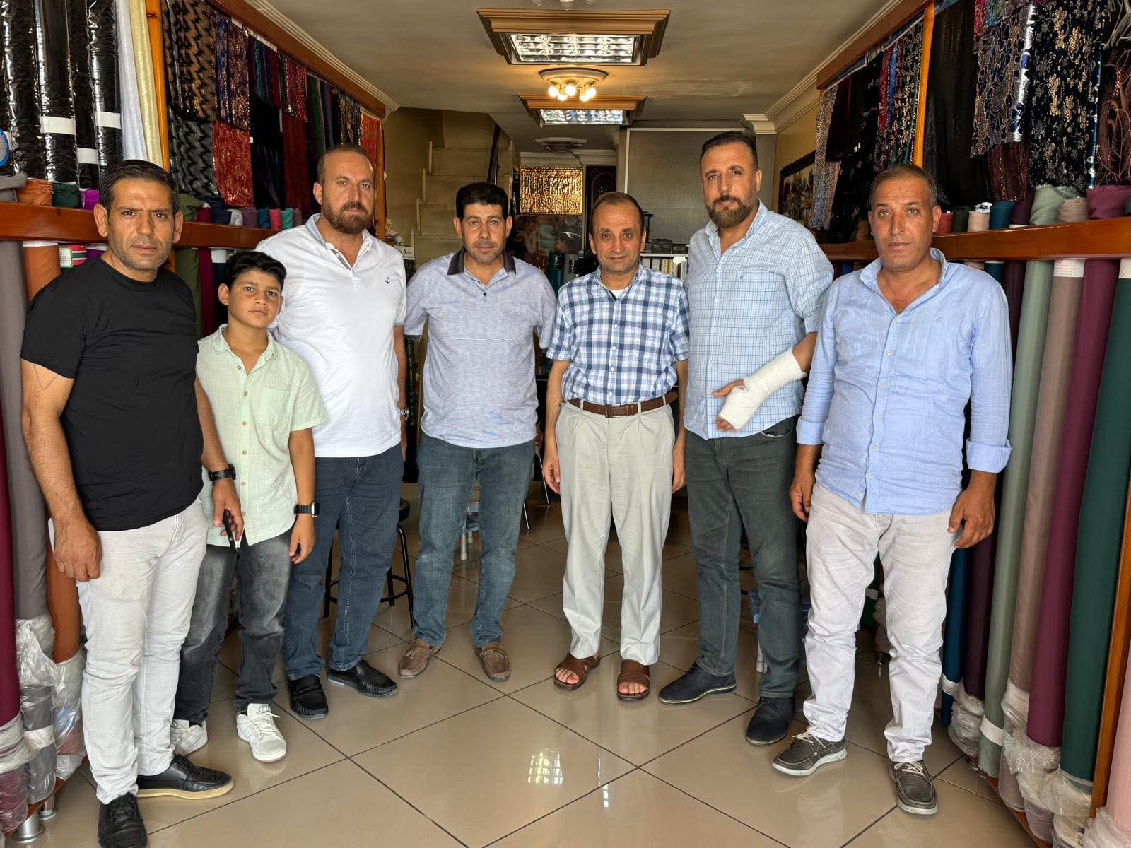 Trafik Kazasını Atlattı, Kolu Sargılı Hâlde Esnafı Ziyaret Etti