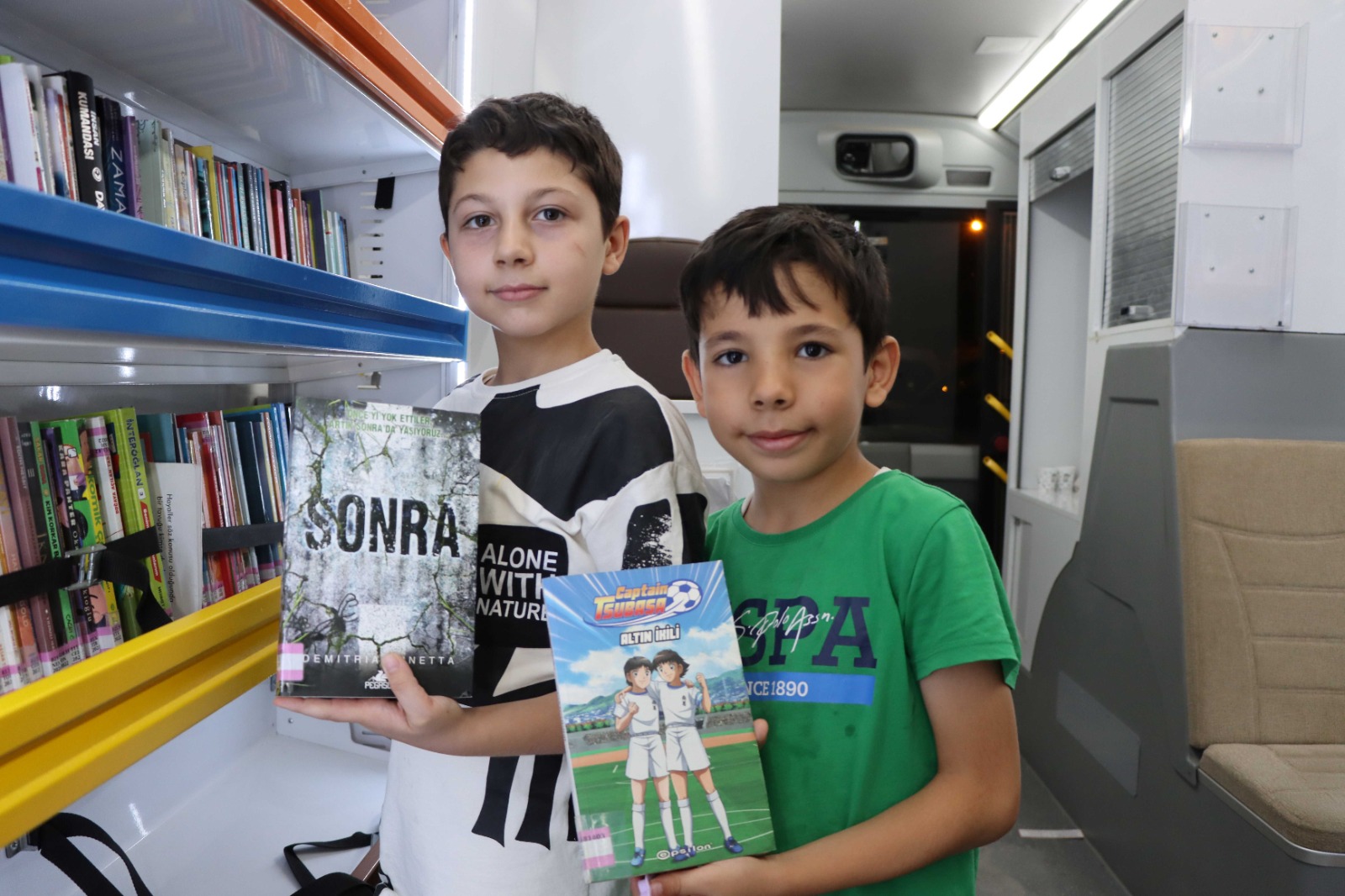 KARAKÖPRÜ’DE ÇOCUKLAR GEZİCİ KÜTÜPHANE ETKİNLİĞİYLE EĞLENDİ