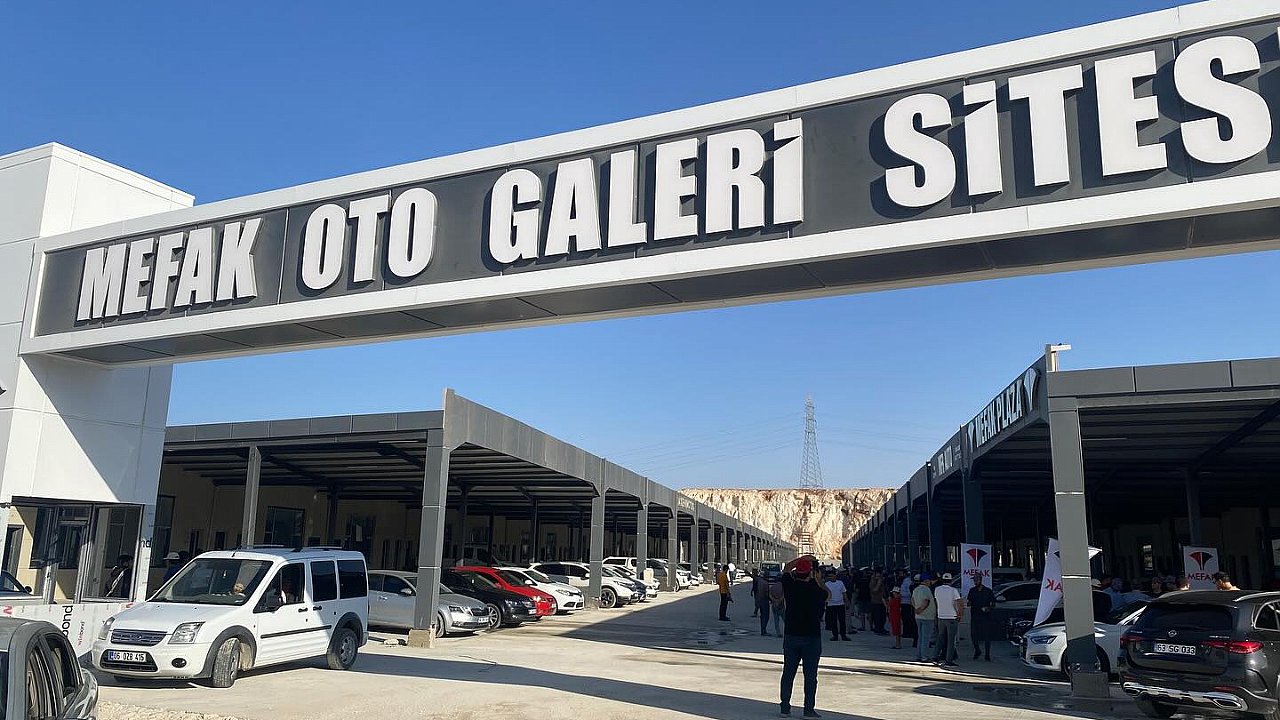 MEFAK Oto Galeri’de Anahtarlar Teslim Edildi