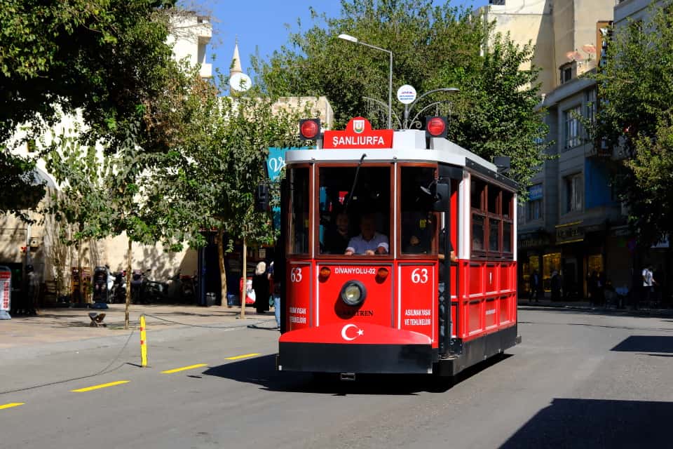 ESNAF VE VATANDAŞLARIMIZ MEMNUN DİVANYOLU GÜZERGÂHI ŞİMDİ DAHA YOĞUN VE DAHA SESSİZ