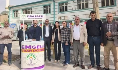 DEM Parti Akçakale’de “Barış İstiyoruz Çünkü” Standı Açtı