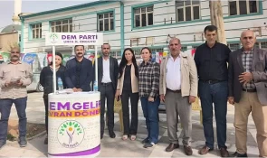 DEM Parti Akçakale’de “Barış İstiyoruz Çünkü” Standı Açtı