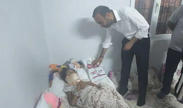 Vekil Şenyaşar, Yardım Ettiği Elifsu’yu Bu Kez Evinde Ziyaret Etti