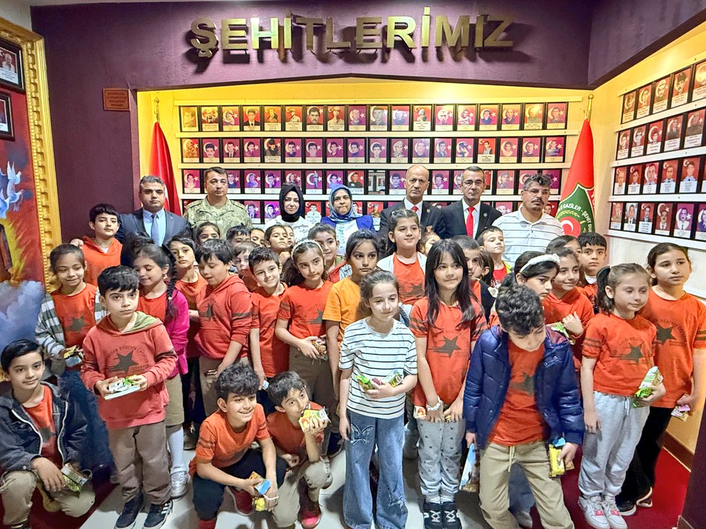 Miniklerden Şehit Aileleri Derneğine Ziyaret